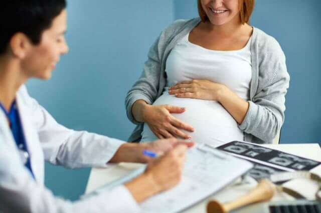 Lao động nữ mang thai có quyền tạm hoãn hợp đồng lao động không?
